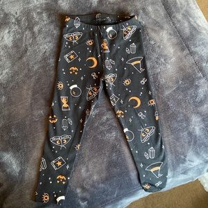 Girls (3T) Halloween leggings.